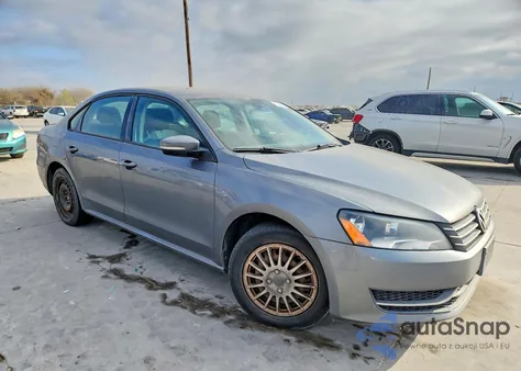 2013 Volkswagen Passat S z USA, uszkodzony, nr VIN 1VWAP7A37DC067505